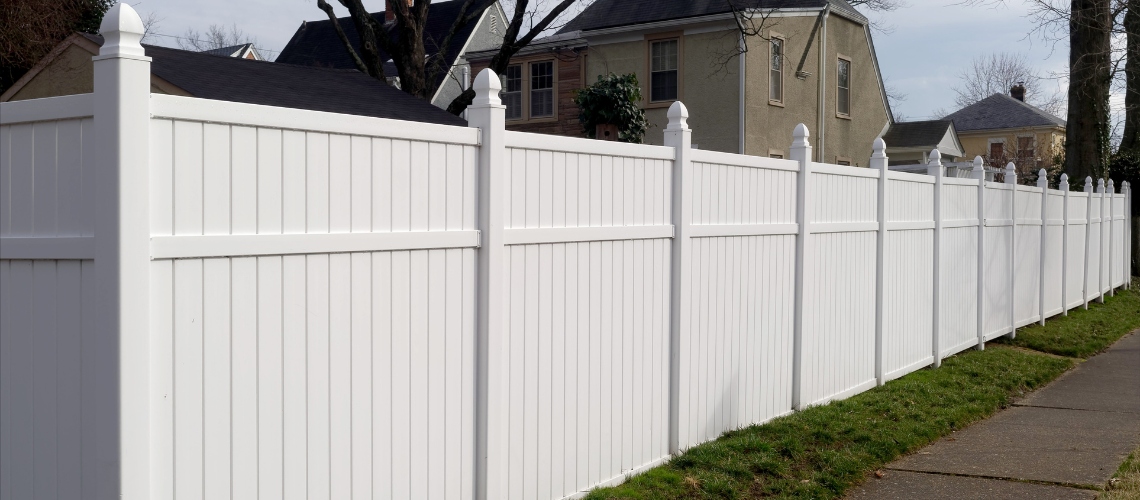 white vinyl fence