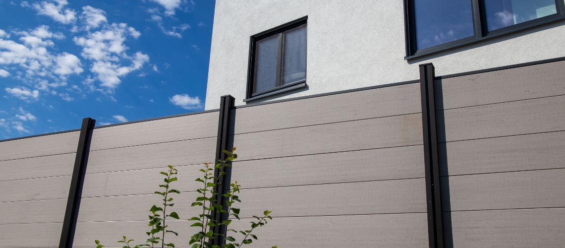 modern horizontal composite fence