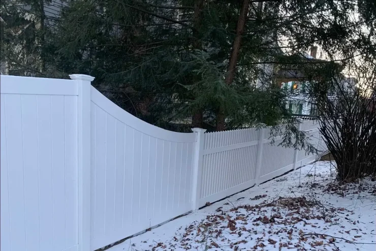 6-foot-white-vinyl-tapered-to-4-foot-with-4-foot-white-vinyl-picket_2000