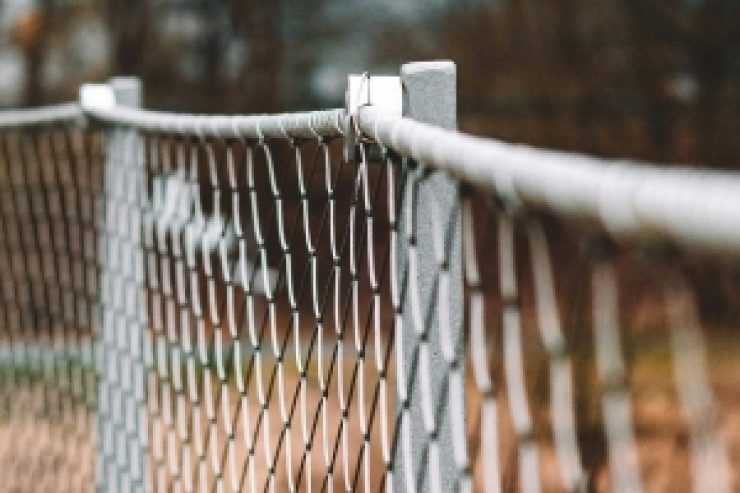 High tensile metal fence
