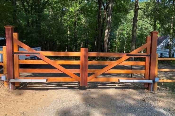 automated-farmhouse-gate-2_2000-e1760366659375-1