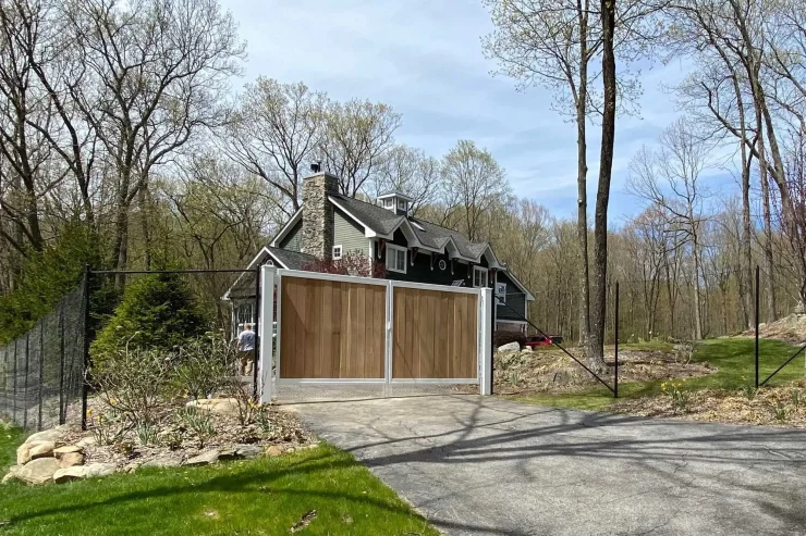 custom-powder-coated-steel-gate-with-cedar-infill_2000 custom-powder-coated-steel-gate-with-cedar-infill_2000