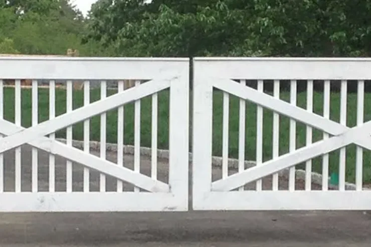 gate-closed_2000 Fence Options