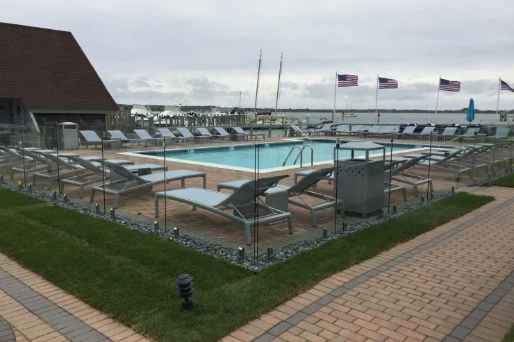 montauk-yacht-club-glass-pool-fence_2000 montauk-yacht-club-glass-pool-fence_2000
