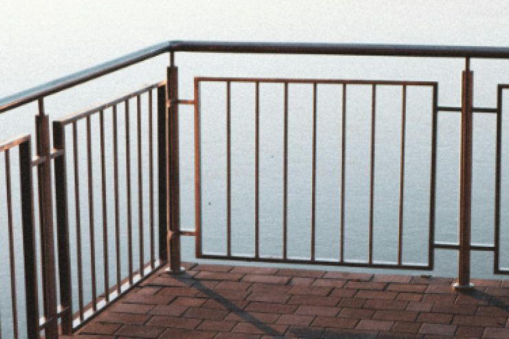 pexels-taraschuiko-11663313_optimized aluminum railings